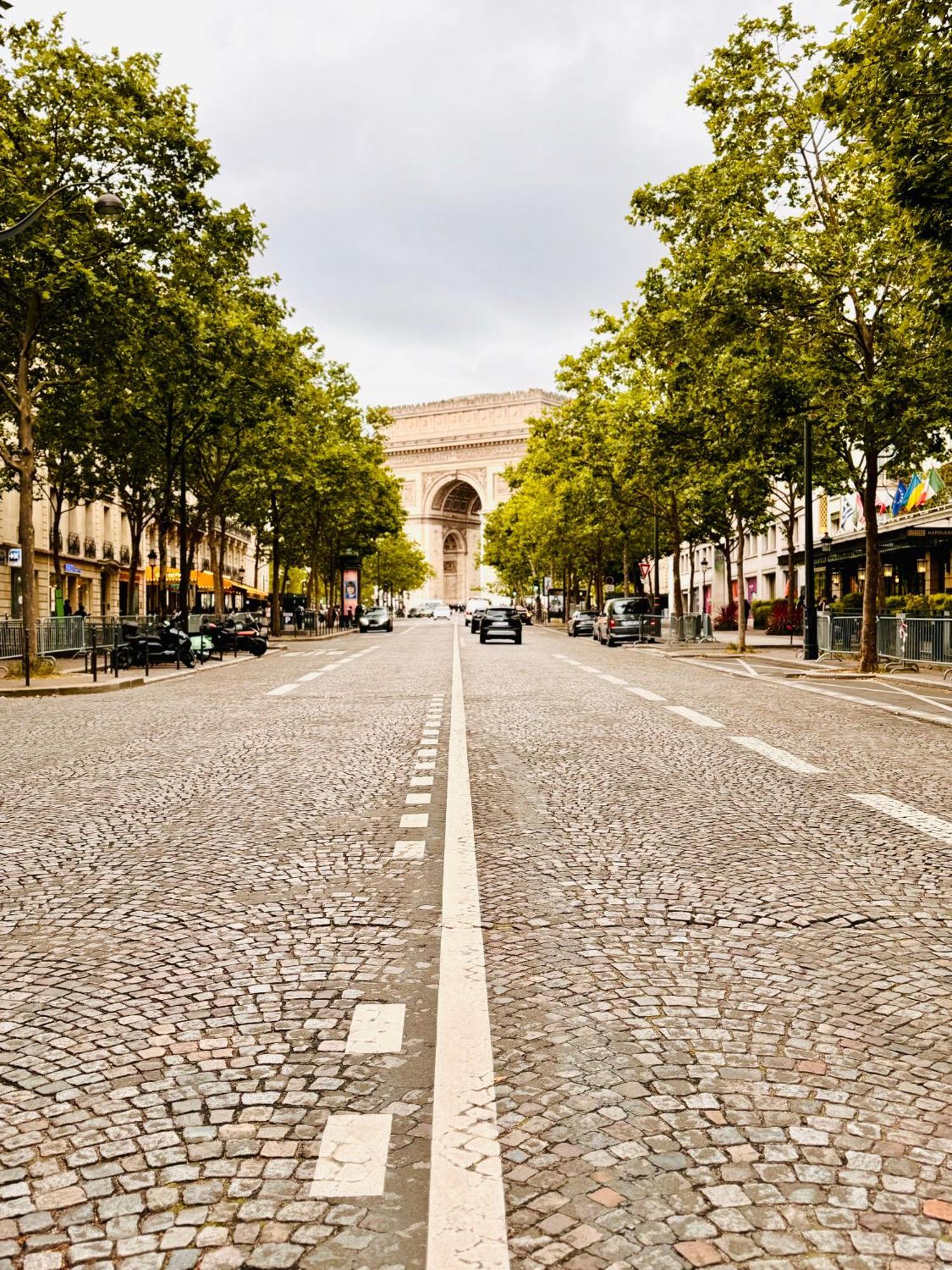 Cosy Place Entre L'arc De Triomphe Et Les Champs-elysees Séjour chez l'habitant Paris